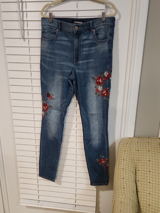 Express Denim - Express Women's Medium Blue Skinny Jeans with Red Floral Embroidery